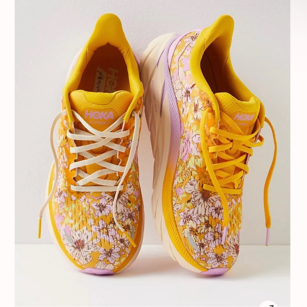 FREE PEOPLE X HOKAS CLIFTON 8